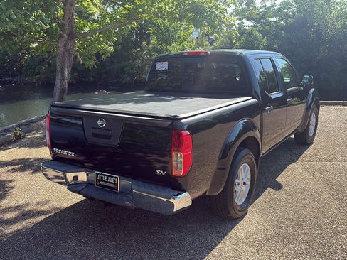 Used 2017 Nissan Frontier SV RWD image 5