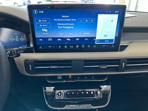 Used 2025 Lincoln Corsair FWD w/ Equipment Group 101A image 30