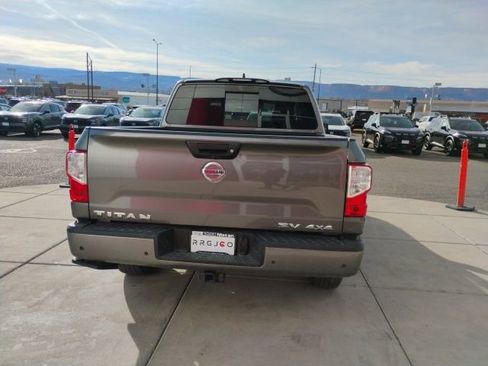 Used 2022 Nissan Titan SV w/ Accessory Utility Package image 6