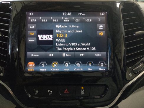 Used 2019 Jeep Cherokee Limited w/ Technology Group FWD image 25