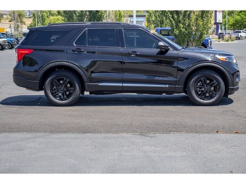 Used 2023 Ford Explorer XLT w/ Class IV Trailer Tow Package AWD/4WD image 2