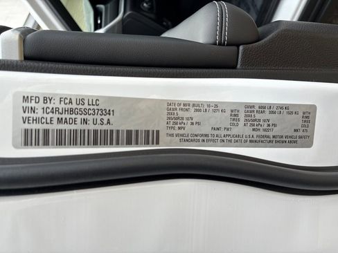 New 2025 Jeep Grand Cherokee Limited w/ Luxury Tech Group II image 31