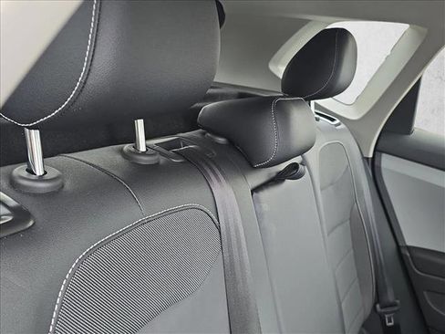 Used 2022 Volkswagen Taos SE image 20