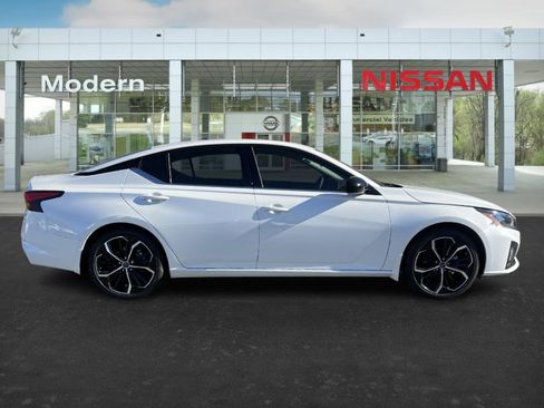 New 2025 Nissan Altima 2.5 SR image 7