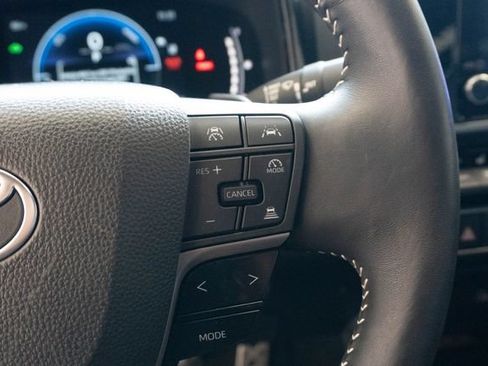 Used 2025 Toyota Camry SE w/ Convenience Package FWD image 21