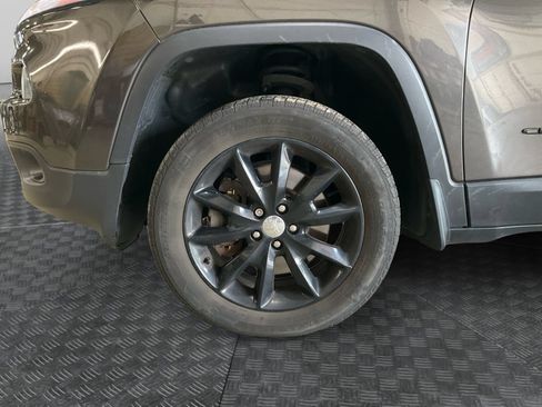 Used 2014 Jeep Cherokee Latitude w/ Cold Weather Group AWD/4WD image 14