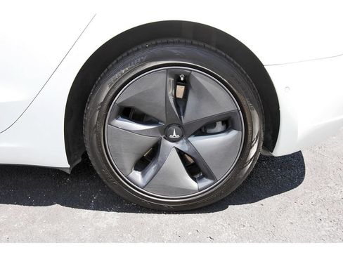 Used 2020 Tesla Model 3 Standard Range RWD image 30