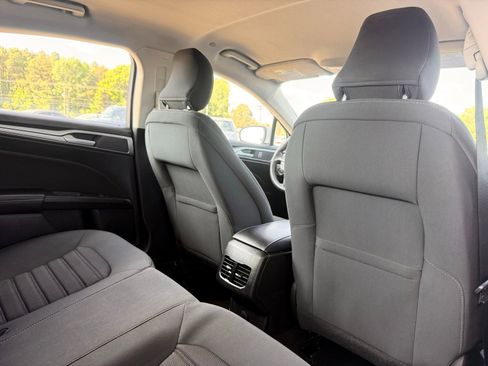 Used 2019 Ford Fusion SE FWD image 17