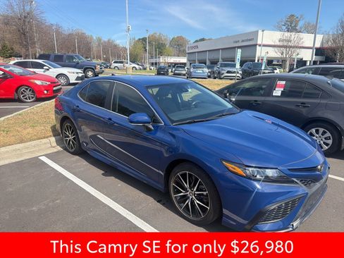 Used 2023 Toyota Camry SE image 5
