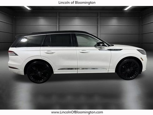 Certified 2025 Lincoln Aviator Black Label image 9