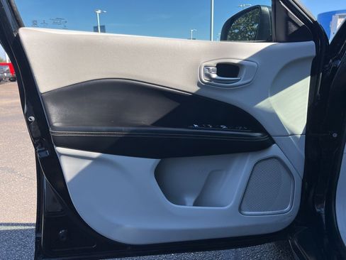 Used 2018 Jeep Compass Latitude w/ Popular Equipment Group image 22