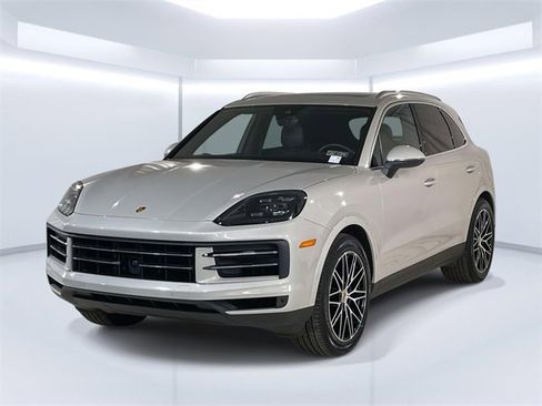 Used 2024 Porsche Cayenne image 1
