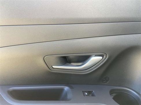 Certified 2025 Hyundai Santa Cruz SE image 12