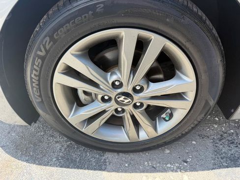 Used 2018 Hyundai Elantra Value Edition w/ Cargo Package FWD image 16