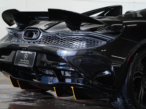 Used 2025 McLaren 750S Spider image 17