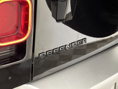 Used 2025 Land Rover Defender 110 S image 27
