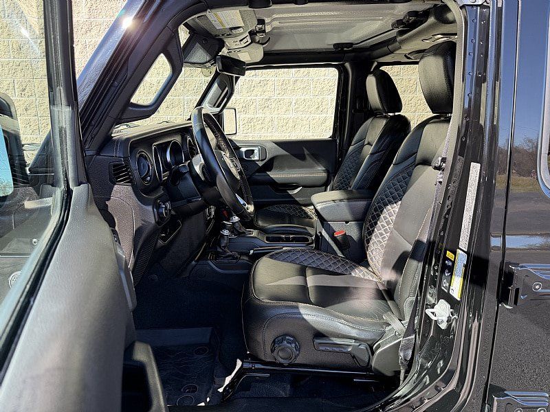 Used 2022 Jeep Wrangler Unlimited Sahara AWD/4WD image 16