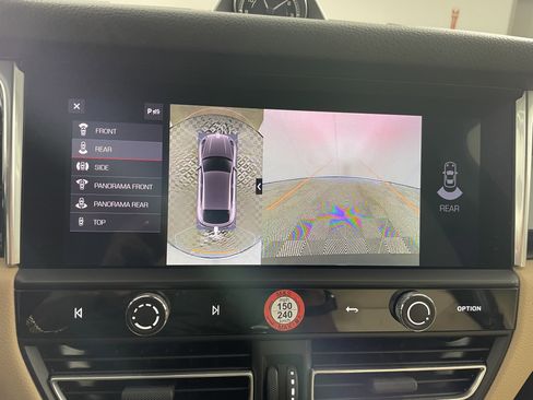 Used 2025 Porsche Macan image 24