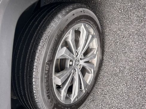 Used 2022 Toyota RAV4 XLE Premium image 21