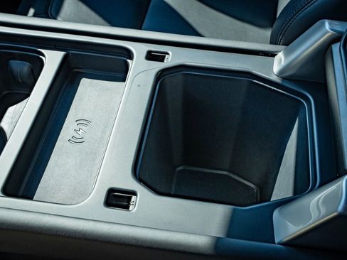 Used 2023 Land Rover Defender 130 X-Dynamic SE image 36