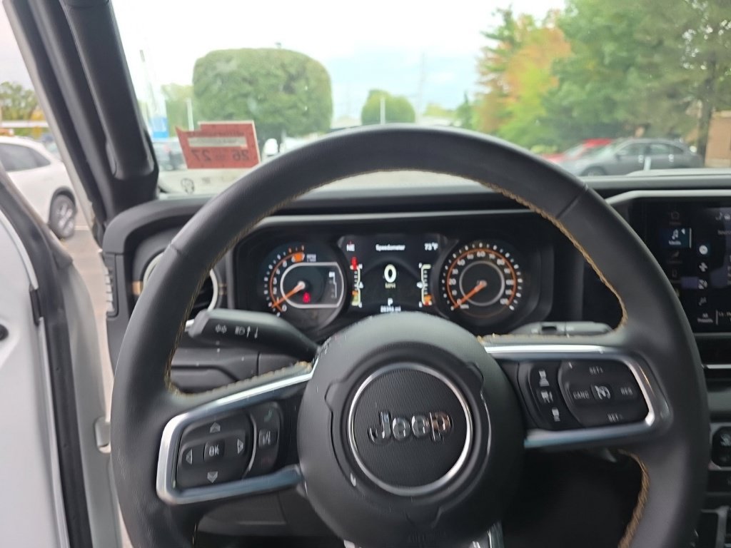 Used 2024 Jeep Wrangler Unlimited Sahara AWD/4WD image 17