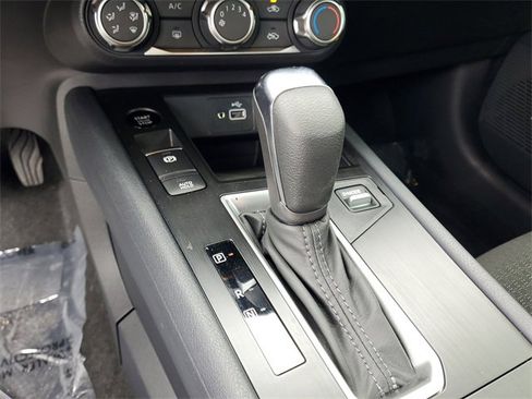 Used 2025 Nissan Kicks S image 19