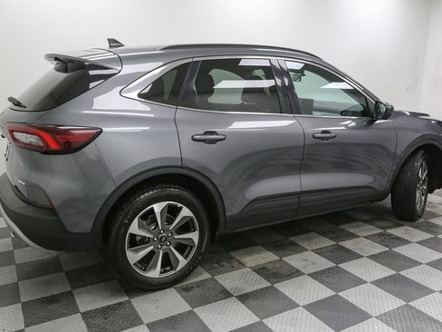 Used 2023 Ford Escape Platinum image 8