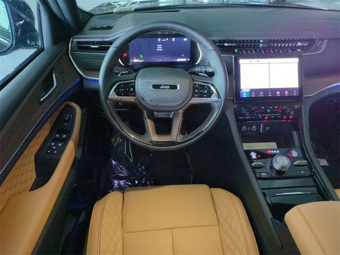 New 2025 Jeep Grand Cherokee L Summit w/ Advanced Protech Group IV image 17