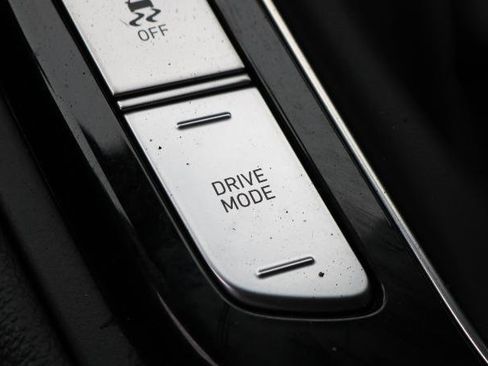 Used 2019 Genesis G70 2.0T Sport image 13