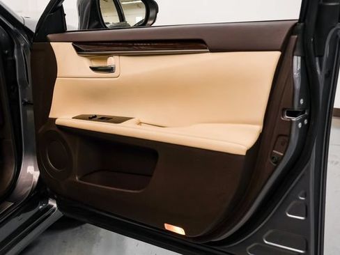 Used 2016 Lexus ES 350 w/ Premium Package w/Wood Trim FWD image 39