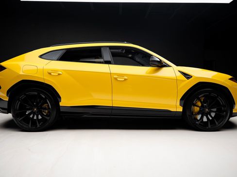 Used 2021 Lamborghini Urus AWD/4WD image 35