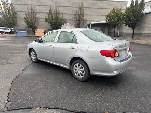 Used 2010 Toyota Corolla LE FWD image 4