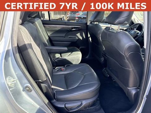 Used 2021 Toyota Highlander Platinum FWD image 11