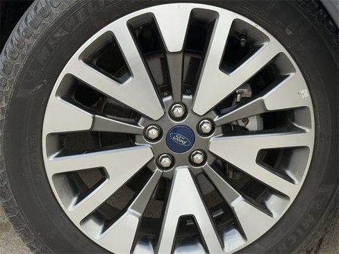 Used 2020 Ford Escape Titanium image 10