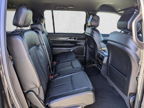 Used 2024 Jeep Wagoneer Series II w/ Flexible Seating Group image 21