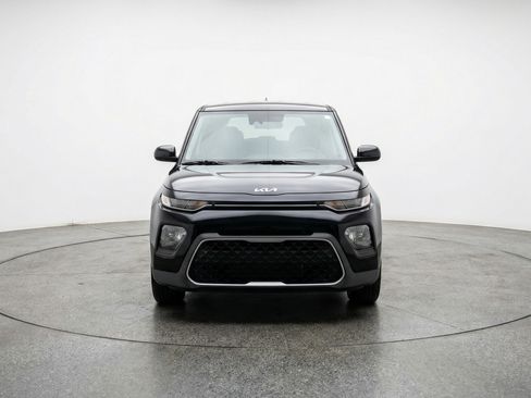 Used 2025 Kia Soul LX w/ LX Technology Package FWD image 2