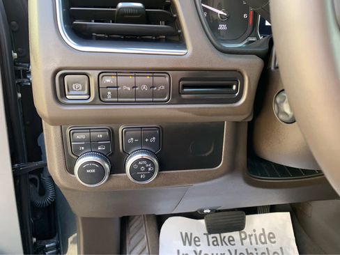 Used 2021 GMC Yukon XL SLT w/ SLT Premium Package image 15