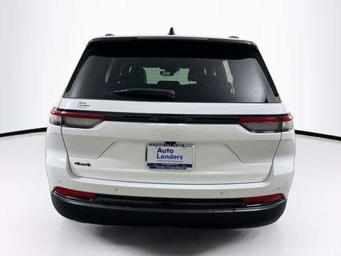 Used 2023 Jeep Grand Cherokee Altitude AWD/4WD image 6