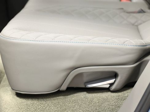 Used 2019 Bentley Bentayga image 57