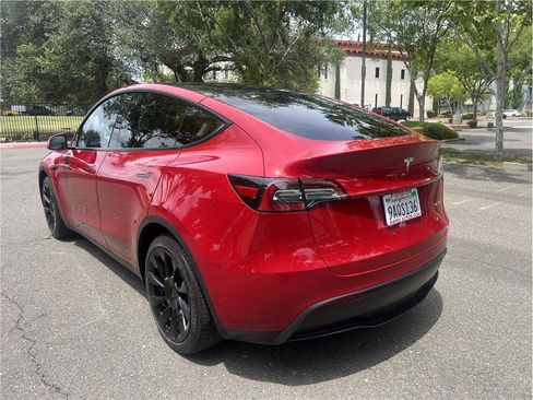 Used 2021 Tesla Model Y Long Range AWD/4WD image 5