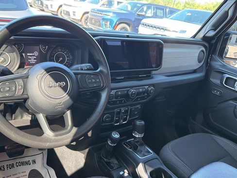 Used 2025 Jeep Gladiator Sport AWD/4WD image 27