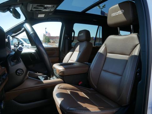 Used 2022 Chevrolet Tahoe High Country AWD/4WD image 2
