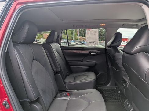 Used 2024 Toyota Highlander Platinum AWD/4WD image 8