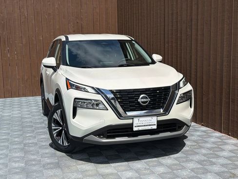 Used 2023 Nissan Rogue SV FWD image 9