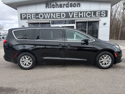 Used 2024 Chrysler Voyager LX FWD image 2