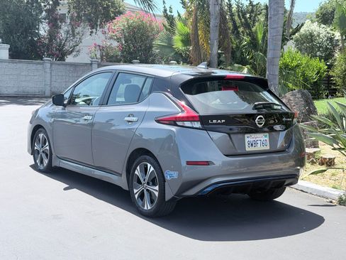 Used 2021 Nissan Leaf SV FWD image 3