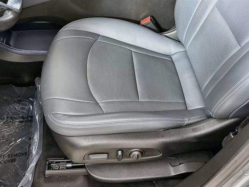 Used 2024 Buick Enclave Essence w/ Technology Package FWD image 18
