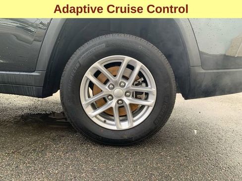 Used 2024 Jeep Grand Cherokee L Laredo w/ Trailer Tow Package image 9