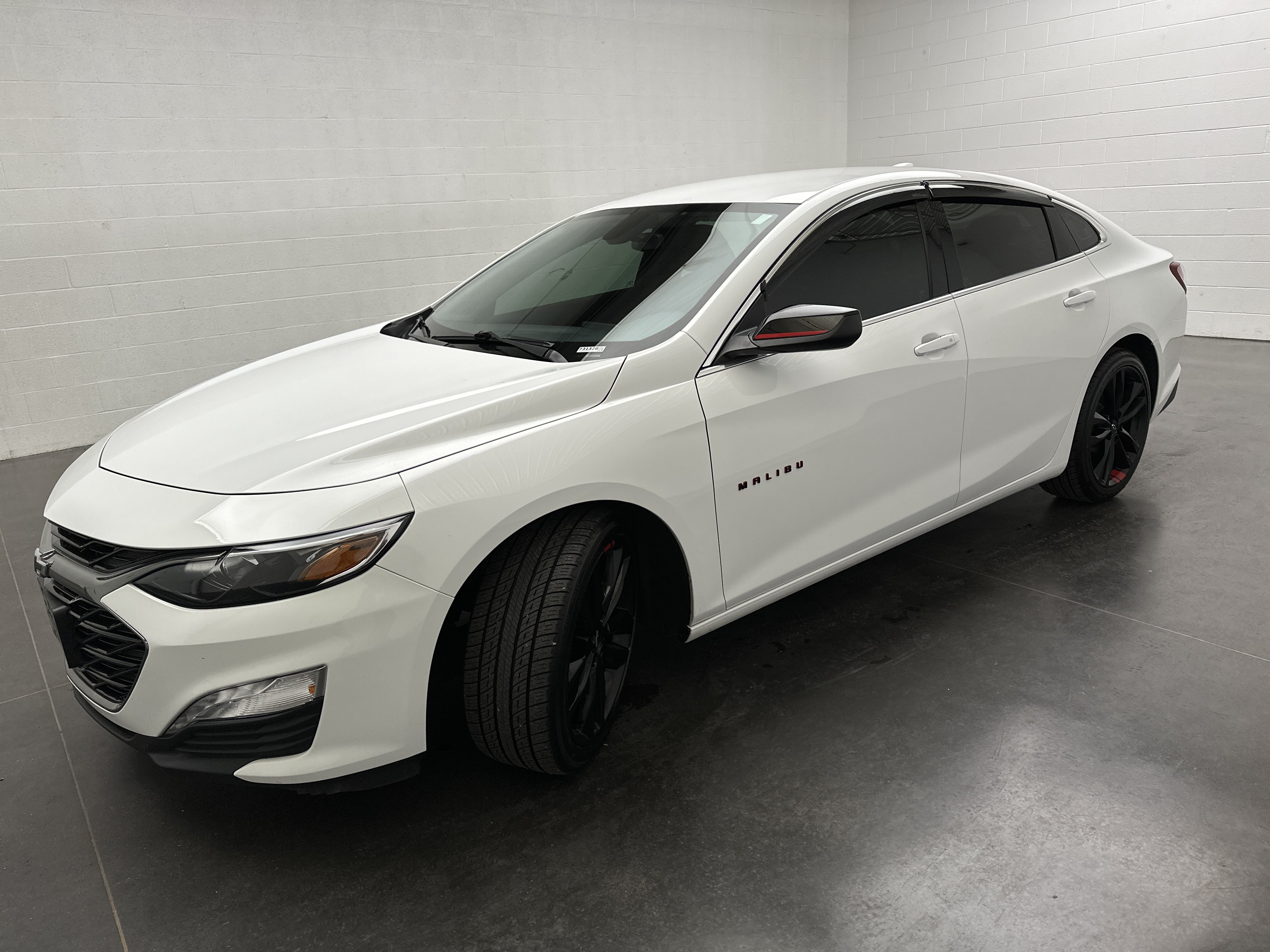 Used 2022 Chevrolet Malibu LT w/ Redline Edition FWD image 4