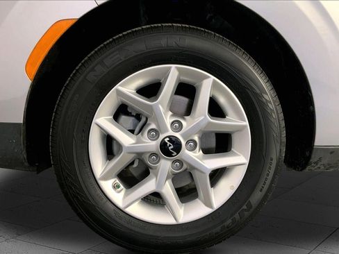 Used 2025 Kia Soul LX FWD image 9